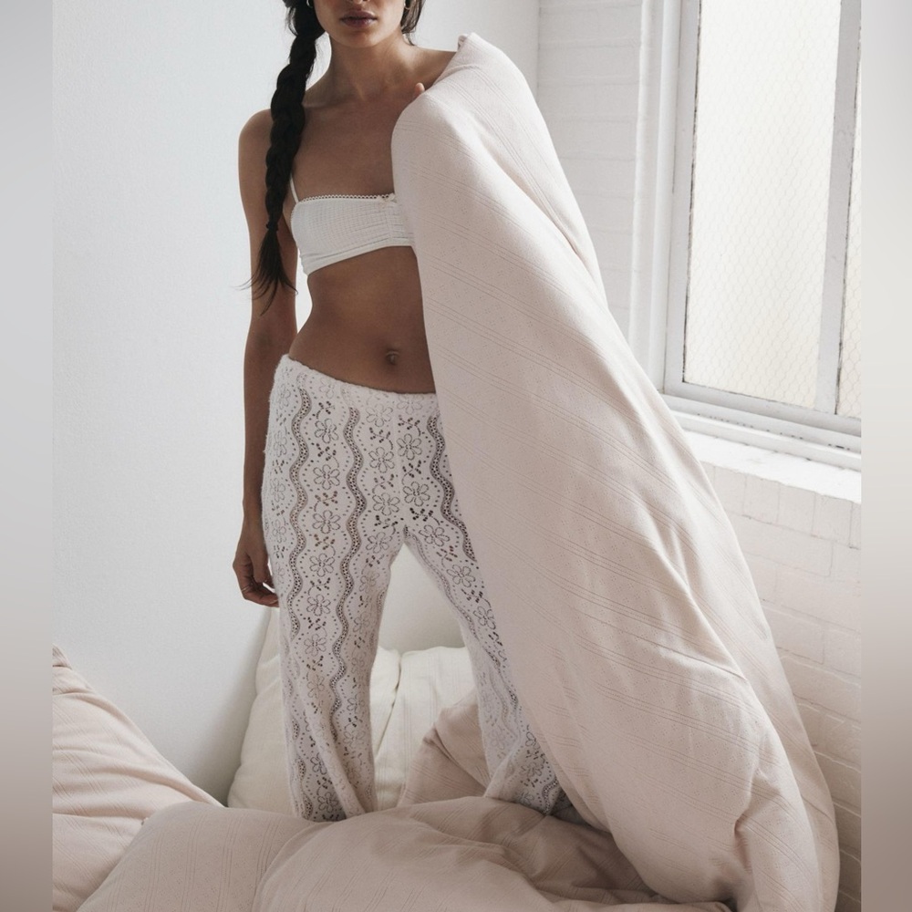 UO pink pointelle duvet full/queen